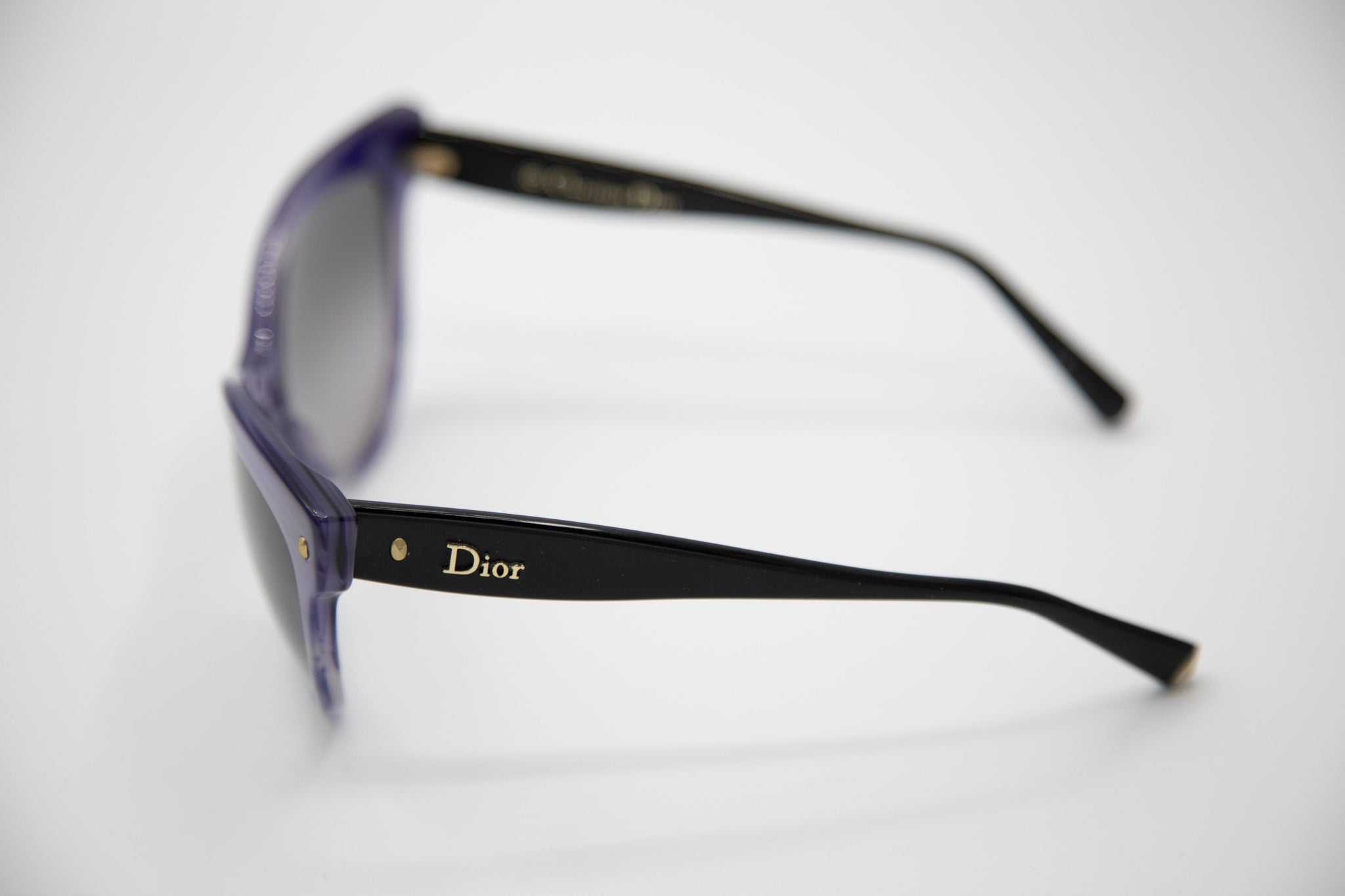 2000s DIOR Les Marquises Mohotani cat eye sunglasses purple  display picture 2